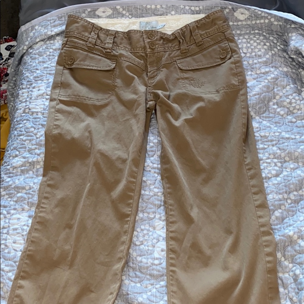 Tan low rise bootcut jeans 🤎